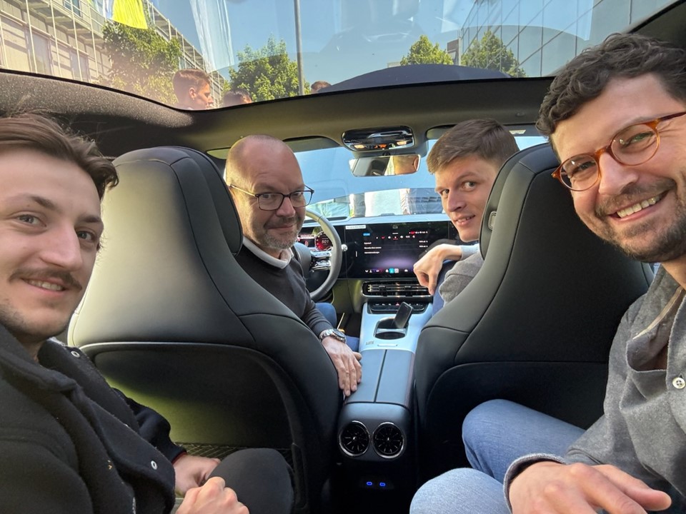 Mercedes-Benz-Vorstand stellt neue Produktionskonzepte am IFF vor